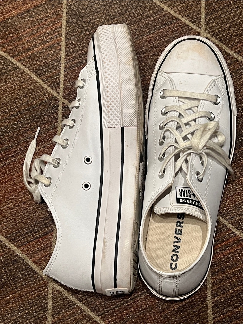 Converse platform low top leather women’s 9.5